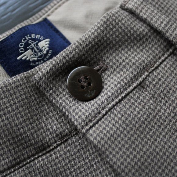 SOLD Dockers Alpha Khaki Slim Fit, 28x30, Puppytooh Pattern, NEW w/o Tags - Picture 2 of 11
